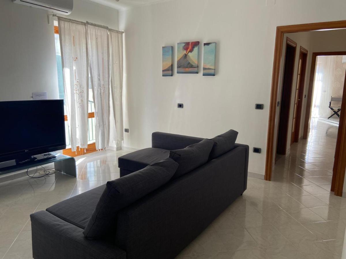 La Casa Di Giu Apartment ปอซซุออลี ภายนอก รูปภาพ