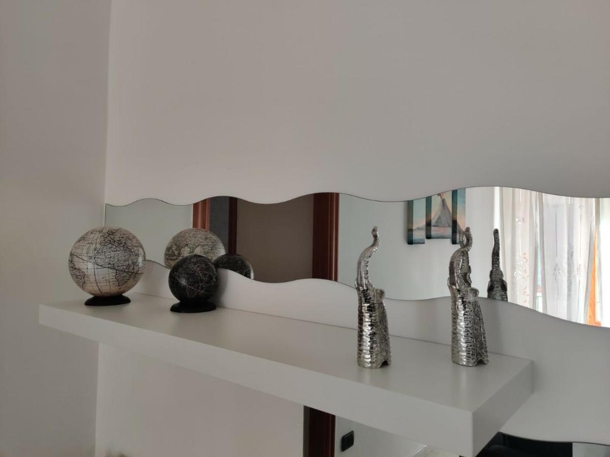 La Casa Di Giu Apartment ปอซซุออลี ภายนอก รูปภาพ