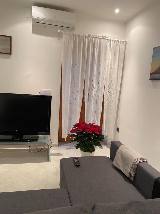 La Casa Di Giu Apartment ปอซซุออลี ภายนอก รูปภาพ